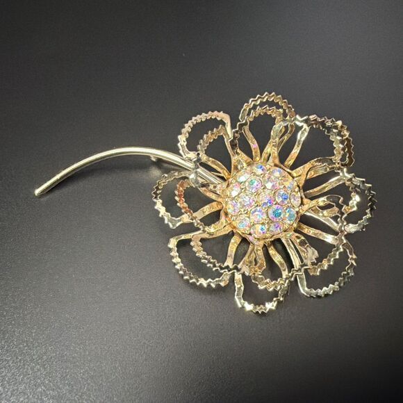 VINTAGE SARAH COVENTRY Flower Brooch Iridescent Aurora Rhinestone Gold Tone Pin - Picture 2 of 12